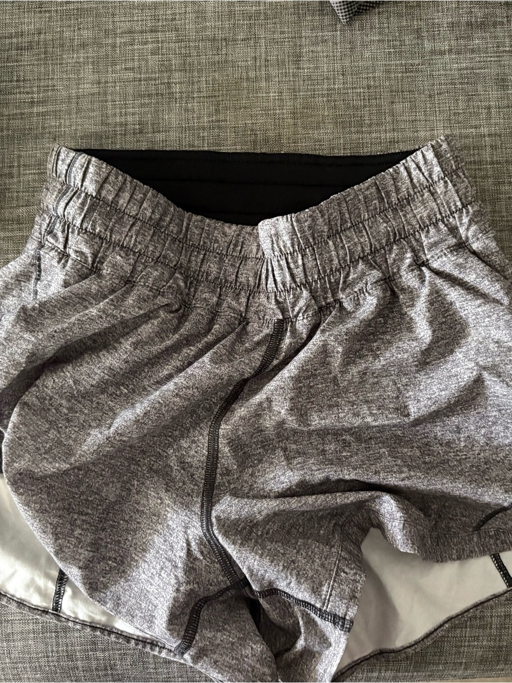 lululemon athletica size 6 gray hotty hot shorts